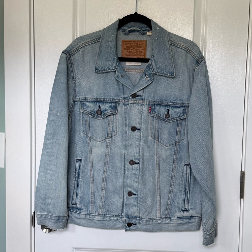 Levi's Light Blue Denim Jacket - Casual Trucker